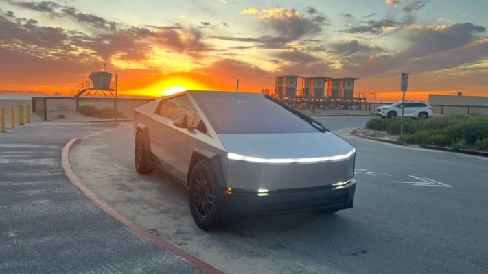 Чому власники пікапів Tesla Cybertruck активно продають свої електромобілі