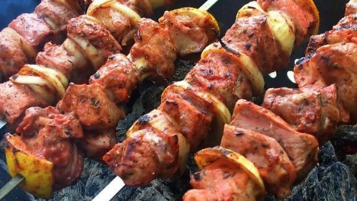 Маринади для шашлику: як швидко зробити м`ясо смачним та м`яким?