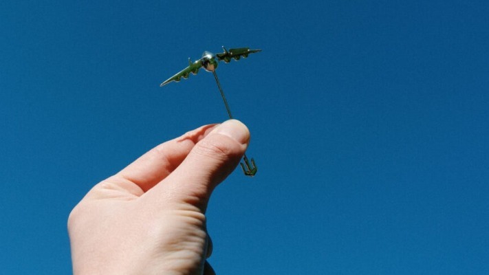 Омріяна помста: в Україні продають прикраси з уламків літака Мрія, щоб зібрати гроші для ГУР