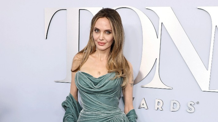 Tony Awards-2024: Анджеліна Джолі з донькою шокували своїм вбранням