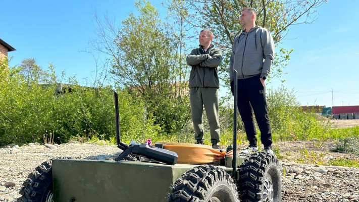 Двоє братів із Полтавщини розробили наземний дрон-камікадзе «Смайлик»