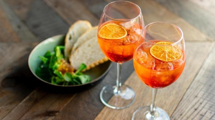 Як приготувати Aperol Spritz: рецепт кращого коктейля літа