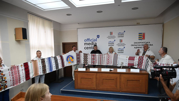 Тернопільський рушник єднання мандрує Україною і світом