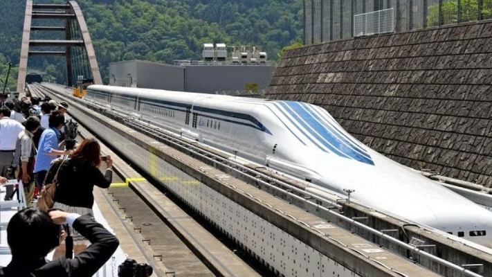 Воднева революція на рейках: CRRC представляє найшвидший екологічний поїзд у світі (фото)