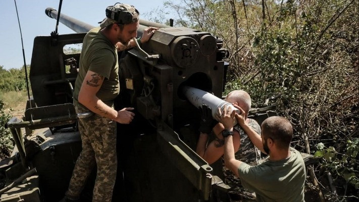 Покровськ швидко порожніє, поруч тривають важкі бої - BBC