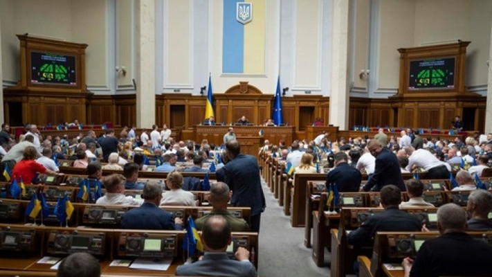 В Україні суттєво зростуть податки: Рада у першому читанні підтримала законопроєкт