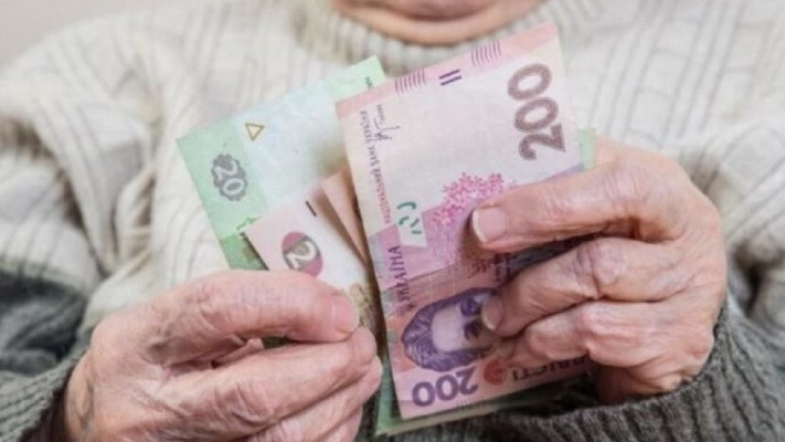 Кабмін хоче заморозити пенсії: у кого можуть забрати виплати і як відреагували пенсіонери