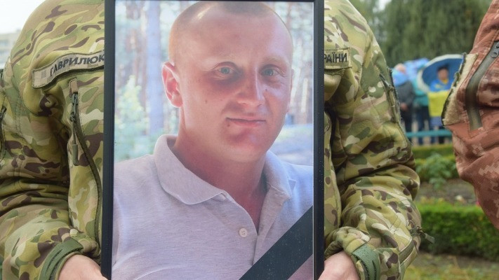 Батька втратили троє дітей: Україна провела у вічність Героя Олексія Дідича 