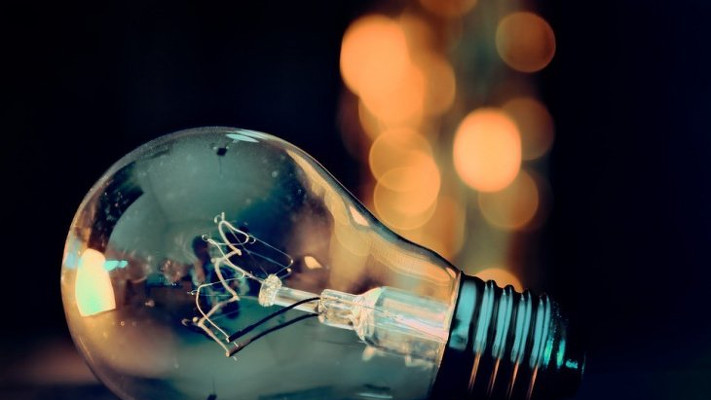 З жовтня тариф на світло змінився: скільки українці зможуть заощадити