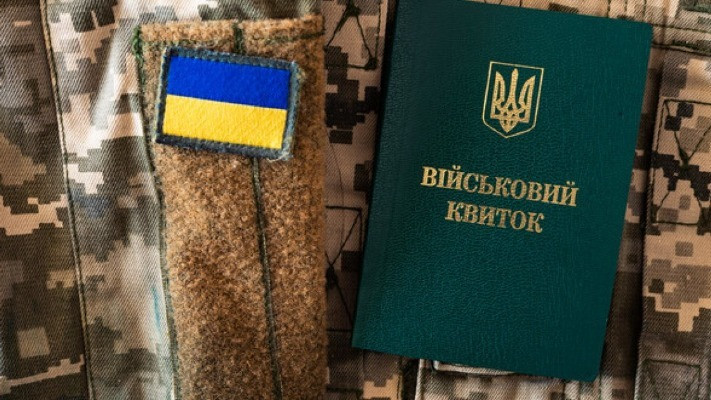 Можете навіть не пробувати: які послуги недоступні чоловікам без військового документа