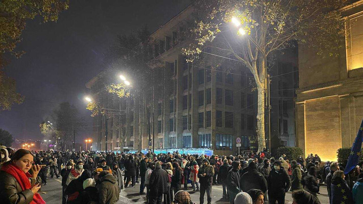 У Тбілісі тривають протести: силовикам не вдалося повністю розігнати мітингувальників (відео)