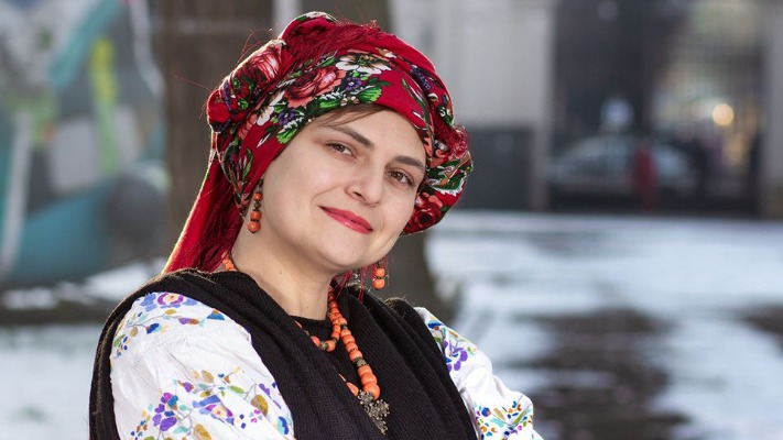 Як зав'язати хустку на голову, щоб вона не спадала? Традиційне українське зав'язування