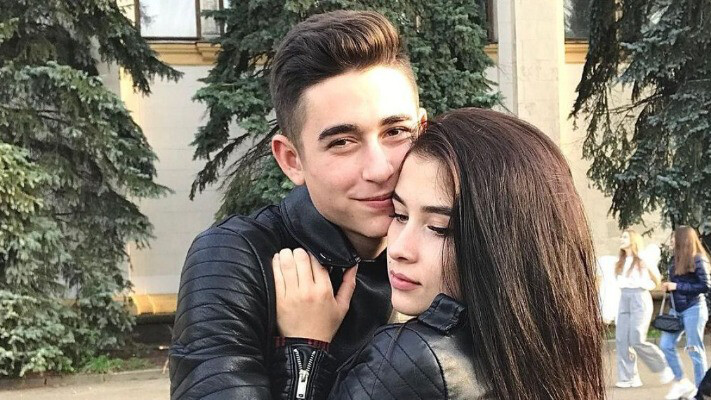 Дружина співака Романа Сасанчина пішла працювати на завод у Польщі та пожалілася на тяжкі умови