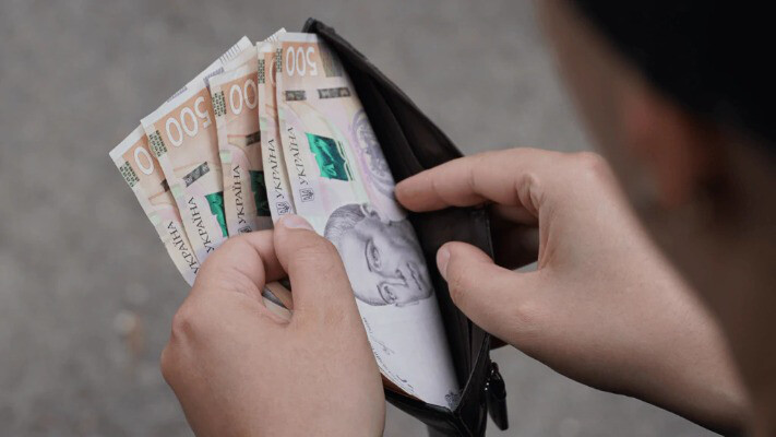 Податки для ФОПів і доплати вчителям: що чекає на українців з 1 січня
