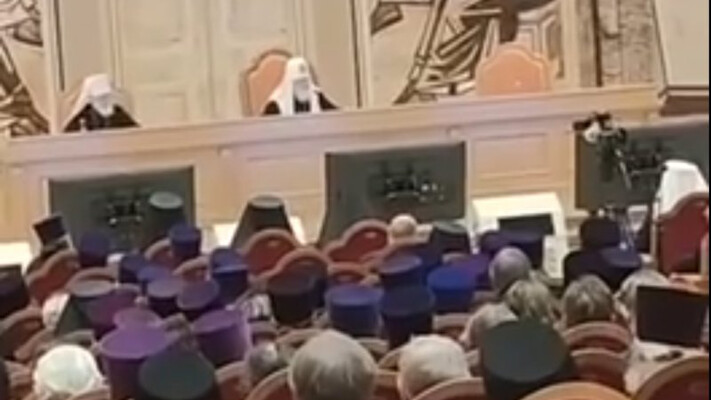 За царство Боже замість путінізму Кирило ось як вичитав священника (відео)