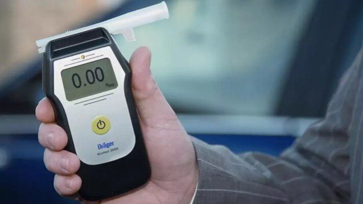 Поліція більше не зможе перевіряти на алкоголь деяких водіїв