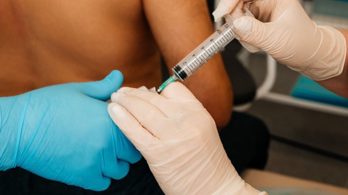 Живе всередині: лікарі витягли з руки ветерана небезпечного паразита