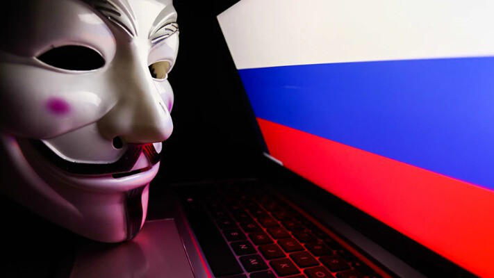 Forbes: Хакери Anonymous зламали секретні дані путіна та викрили корупційні схеми кремля