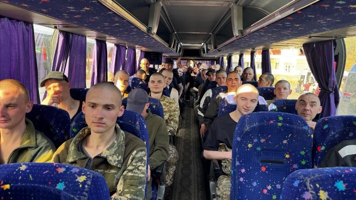 Що відомо про полонених, які повернулися додому після обміну напередодні Великодня
