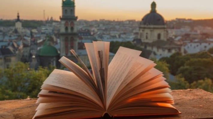 Що почитати з новинок у квітні: книжки про великодні історії, вулиці Львова та Романа Шухевича