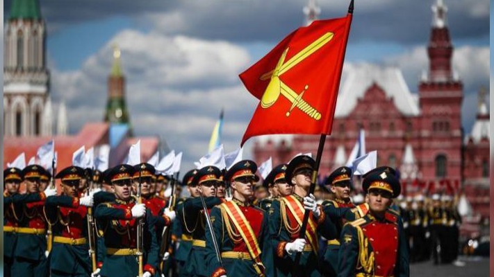 Парад на кістках: як у москві святкують війну під гуркіт нової
