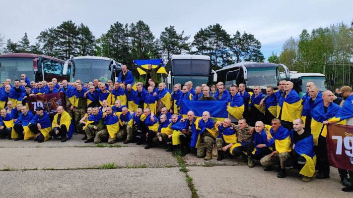 “Я просто молився Богу”: перші слова українського воїна після полону розчулили країну