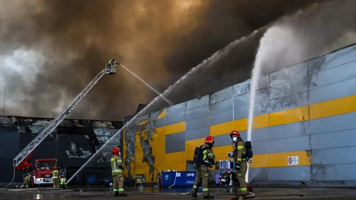 До підпалу найбільшого торгового центру Варшави причетні українці, — прокуратура