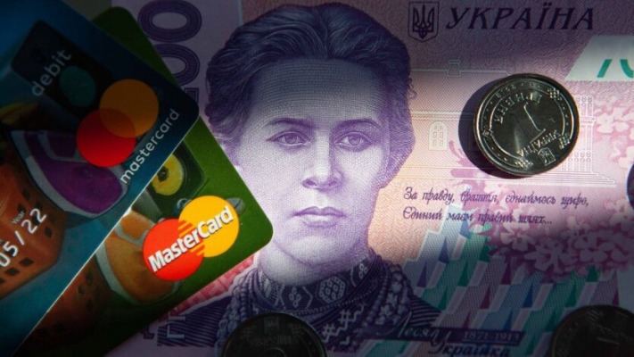 Банки зріжуть ліміти: скільки можна буде переказати за карткою з 1 червня