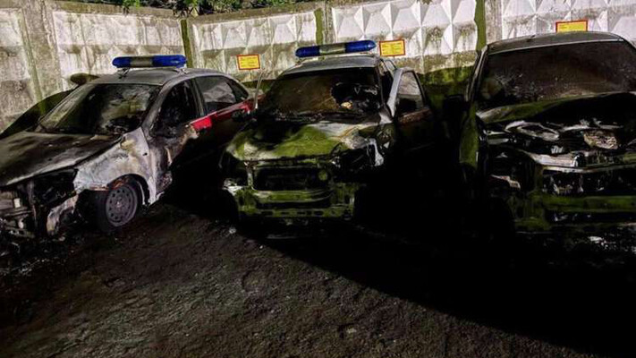 Вночі у Калузі народна месниця спалила 5 автомобілів роSSгвардії