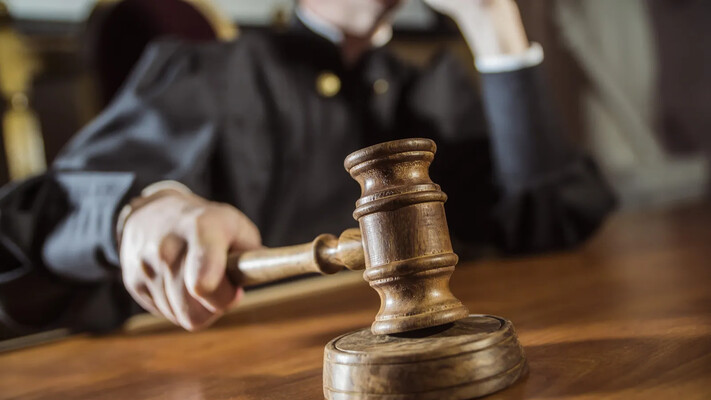 Суд вимагає від Офісу президента доказів правомірності санкцій проти Порошенка