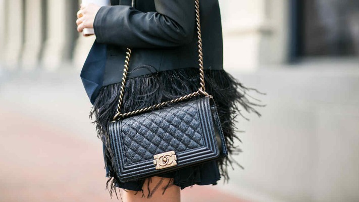 Гламур Chanel більше не в моді: чому модниці відмовляються від сумочок за 10 тис. євро