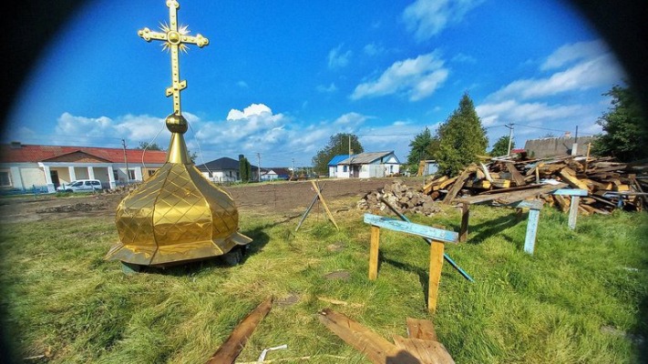Скандал на Рівненщині: селяни бензопилами знищили дерев'яний храм XVIII століття