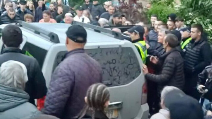Група осіб заблокувала авто представників ТЦК: розпочато розслідування