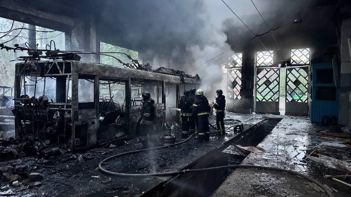 рф вдарила Шахедами по тролейбусному депо в Харкові: що відомо про пошкодження та постраждалих