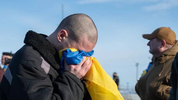 Після обміну українські захисники не одразу повертаються додому: який шлях військовополоненого