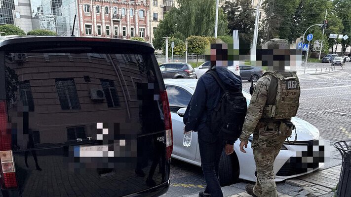 Планував втекти з України: ДБР затримало екссуддю Вищого госпсуду Ємельянова після рішення суду (оновлено)