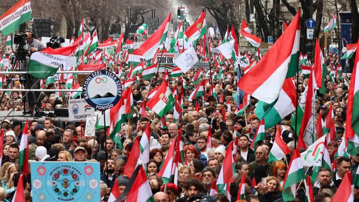 Тисячі угорців протестували проти обмежень для ЗМІ та неурядових організацій