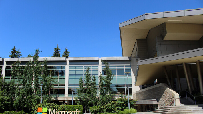Microsoft звільнила ще сотні працівників, мільярдні інвестиції в ШІ