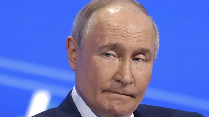 Страх чи стратегія: чому путін відмовився дивитися Зеленському в очі