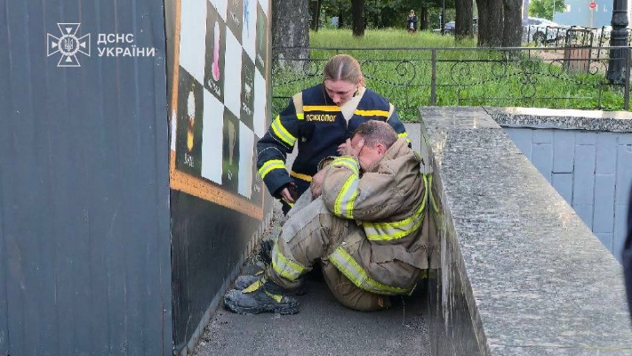 Вийшли на звичайне чергування: у Києві через ворожий обстріл загинули троє рятувальників