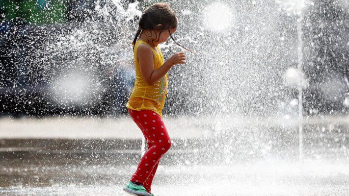Вихідні в Україні: спека до 31°C і грози — готуйтеся до екстриму!