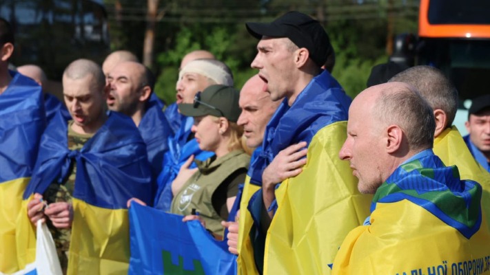 До України з російського полону повернули важкопоранених і поранених воїнів — деталі (ФОТО, ВІДЕО)