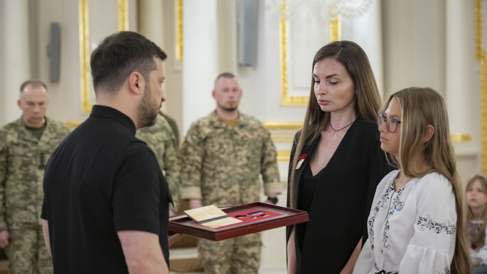 Президент передав ордени «Золота Зірка» родинам полеглих захисників з Полтавщини