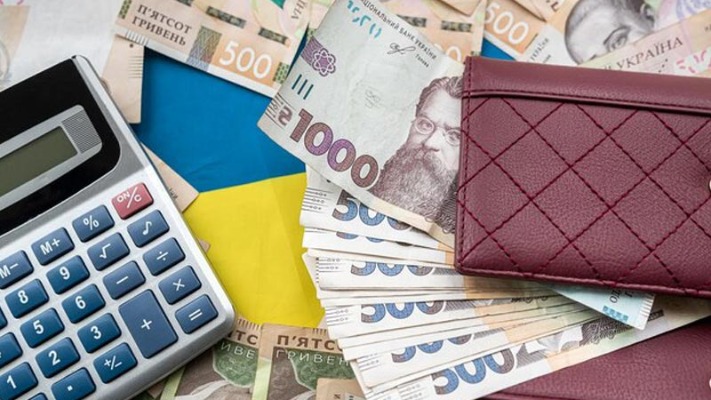 Обіцяють гроші: що чекає на пенсії та зарплати — цифри, які вас здивують