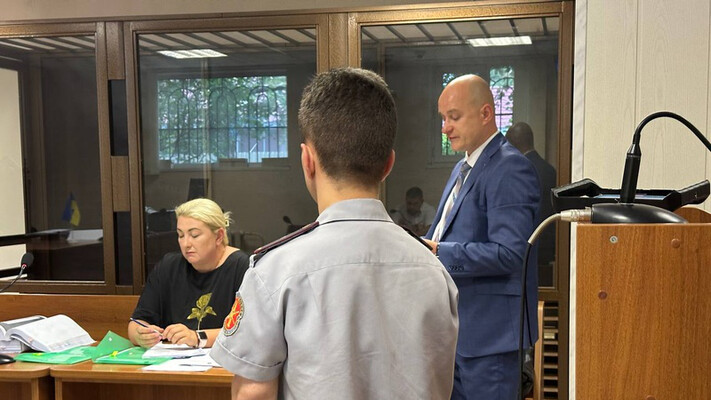 Депутатка Труханова до серпня перебуватиме за ґратами