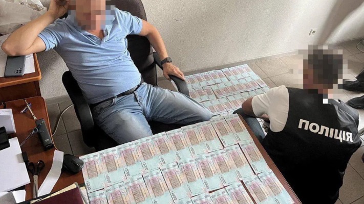 Сільська мафія? Голову затримали на гарячому — хабар просто в кабінеті!