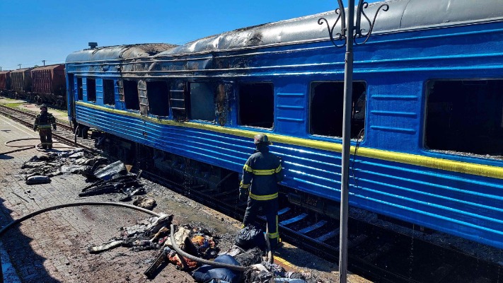 рф вдарила по Дніпру балістикою: є загиблі та постраждалі, понівечено потяг (відео)