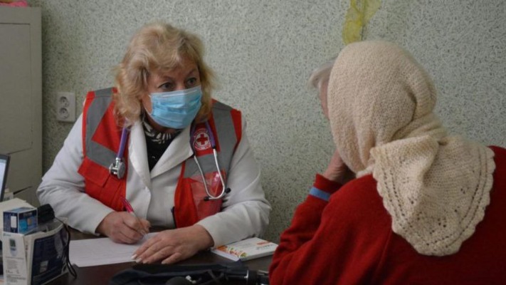 Ллю сто грамів і так лікуюсь. Як у віддалених селах виживають без медиків