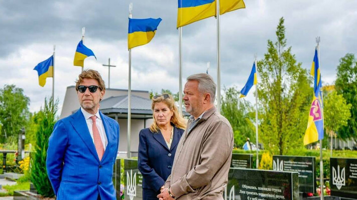 Посол Італії Карло Формоза з дружиною відвідав Бучу: деталі візиту