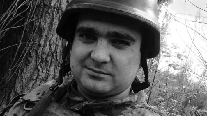 Без батька лишились троє дітей: українці попрощалася із захисником